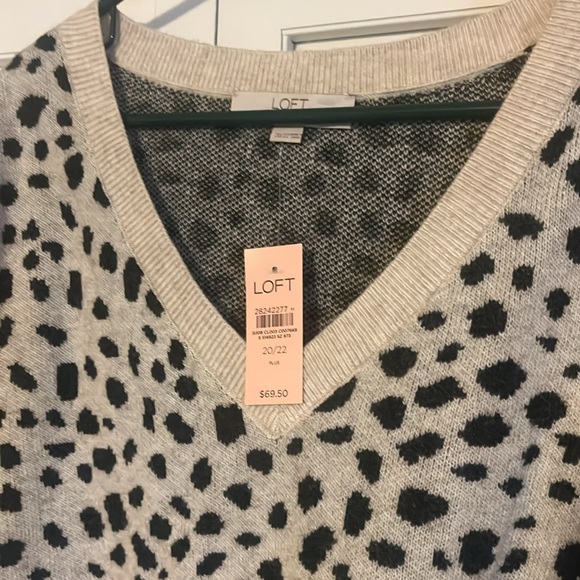 LOFT PLUS sweater 20/22W - Picture 2 of 3